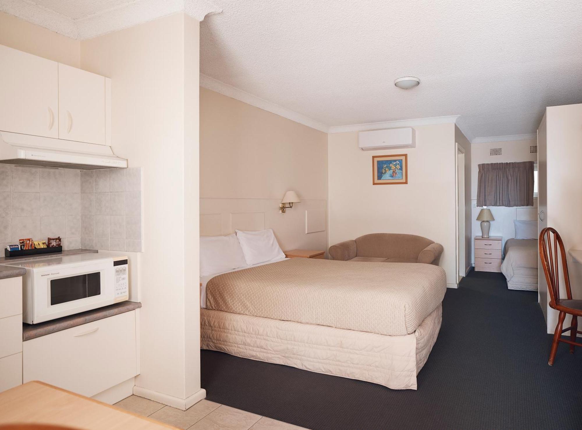 Holiday Lodge Motor Inn Нарума Екстер'єр фото