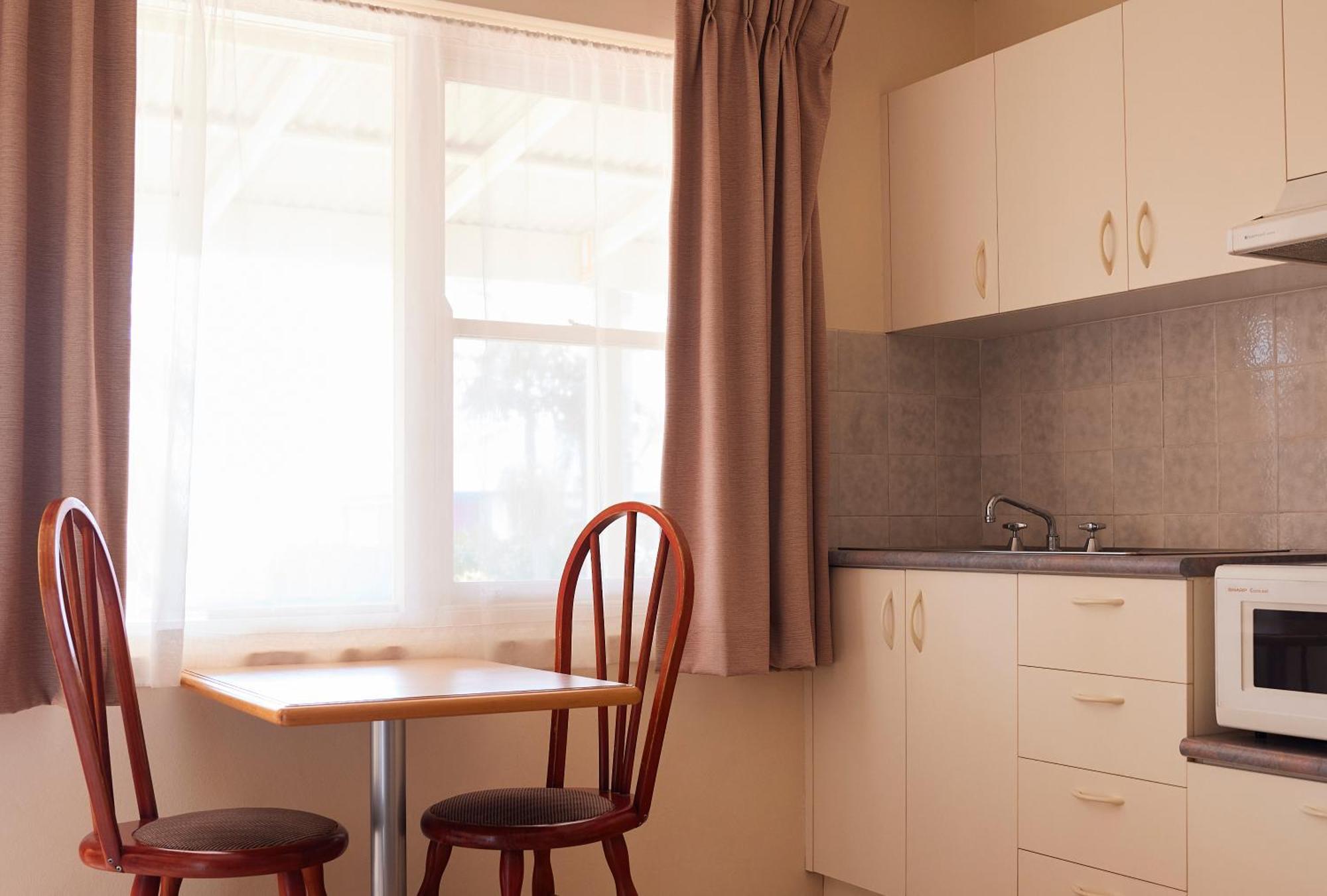 Holiday Lodge Motor Inn Нарума Екстер'єр фото