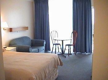 Holiday Lodge Motor Inn Нарума Екстер'єр фото